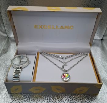 COFFRET CADEAU Femme - Montre Argentée &  3 COLLIERS assortis