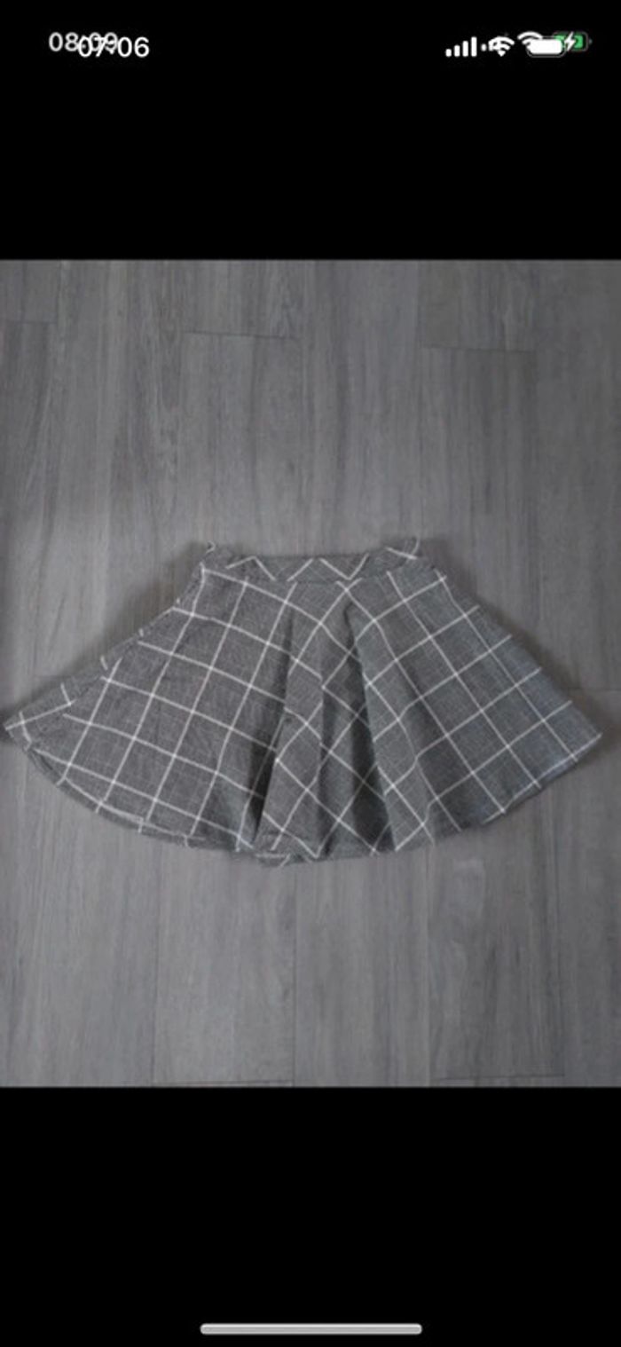 Jupe C&A taille 10 ans - photo numéro 2