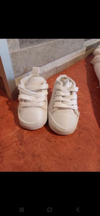 Chaussures bébé taille  0 / 3 mois