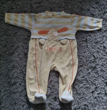 Grenouillère avec chien 6mois