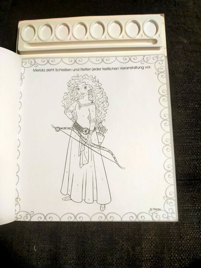 Livre de princesses a peindre ou colorier neuf - photo numéro 12