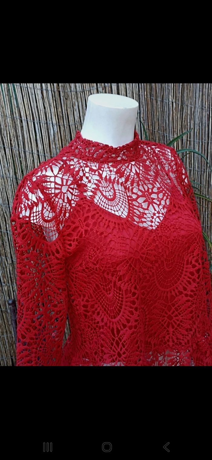 Superbe haut en dentelle Zara rouge taille 38 - photo numéro 3