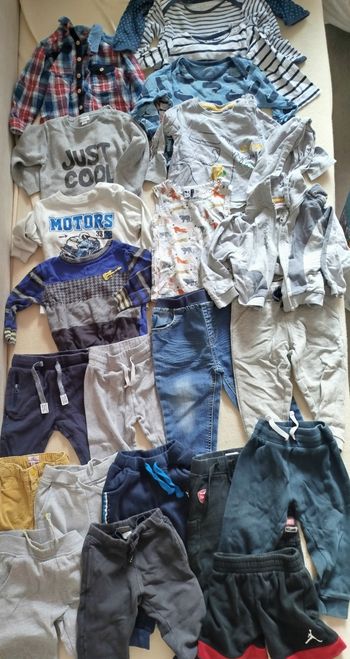 TAILLE 18 MOIS - LOT DE 23 VÊTEMENTS GARÇON