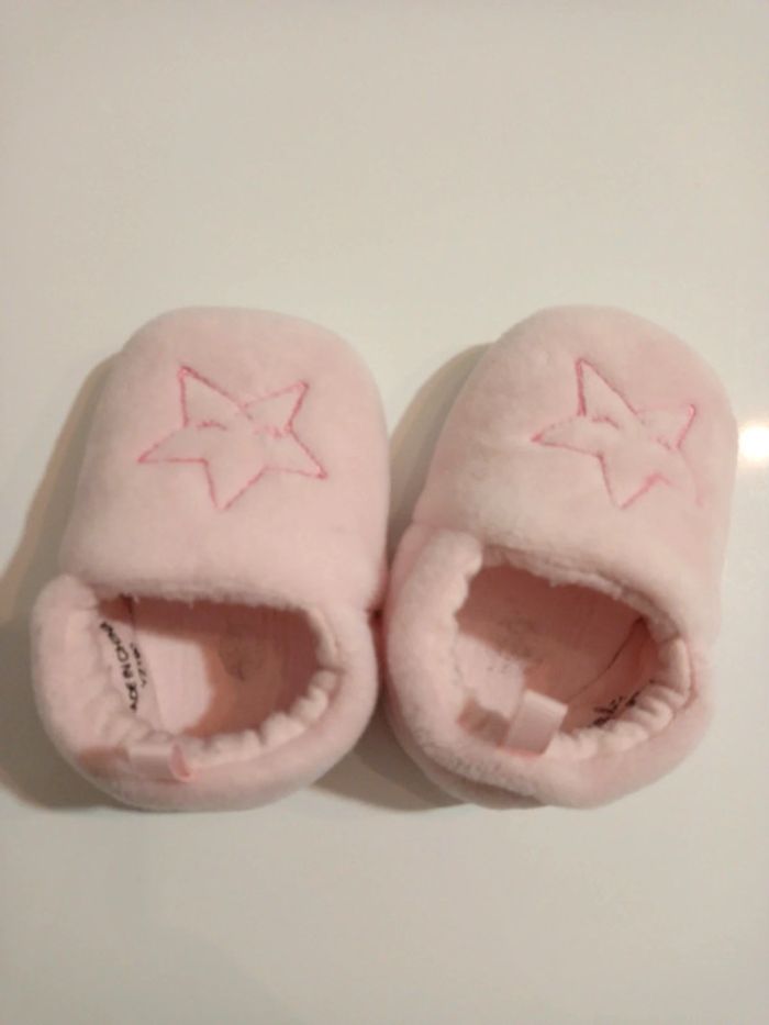 Une paire de chaussons rose étoile 🌟 - photo numéro 4