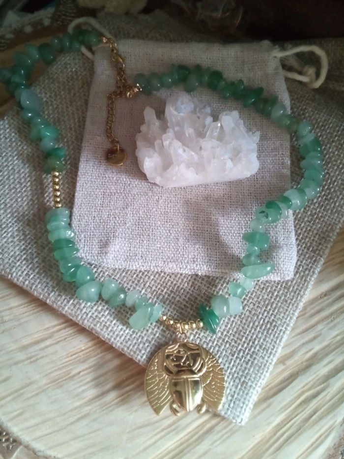 Collier en pierres naturelles d'aventurine et scarabée en acier inoxydable doré - photo numéro 3