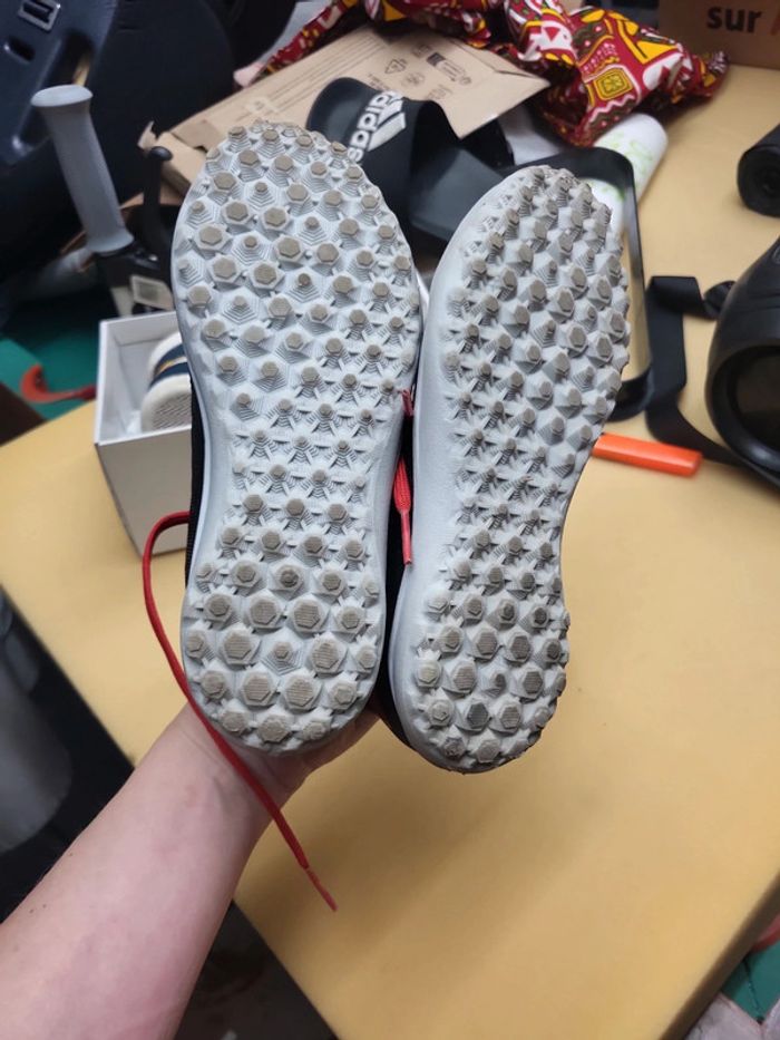 Chaussure de foot en salle quasi neuve taille 33 - photo numéro 4