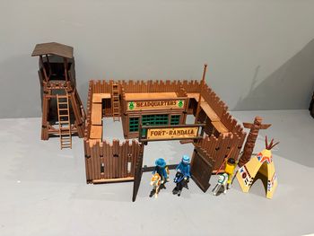 Playmobil Fort Randall Western vintage cowboy Indien Tour de garde Quartier général  2 Échelles  Mat pour drapeau Tipi Totem 2 gardes 1 indien 3 chevaux