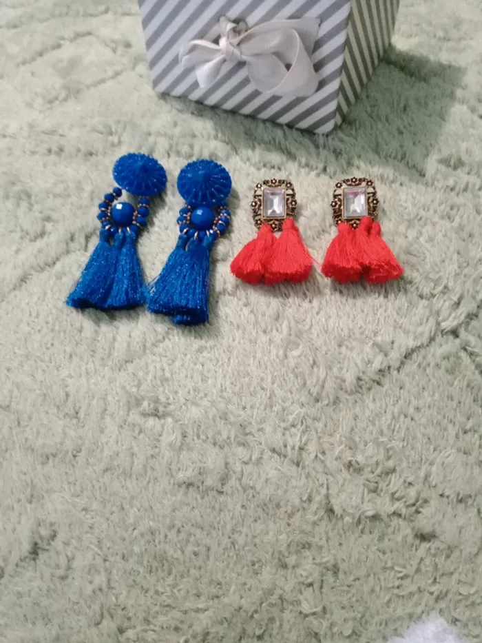 Deux paires de boucles d'oreilles - photo numéro 2
