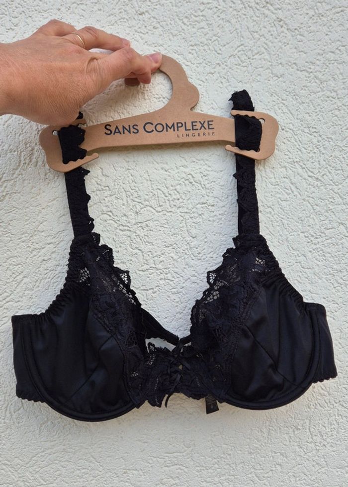Soutien gorge avec armatures 95C noir.