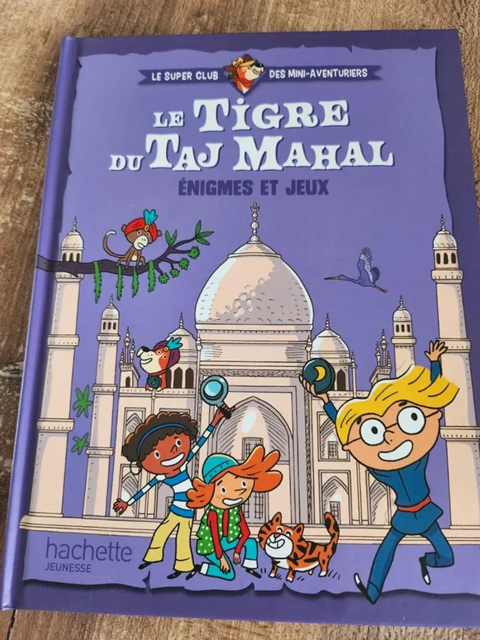 Livre neuf le tigre du Taj Mahal énigmes et jeux hachette jeunesse
