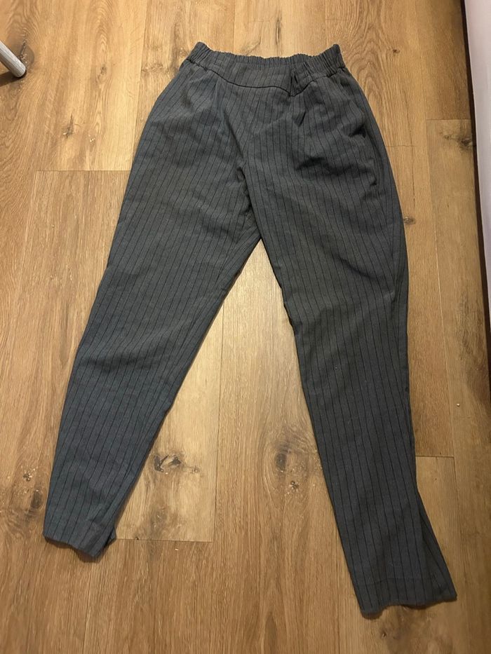 Pantalon gris élégant pimkie à rayures - photo numéro 5