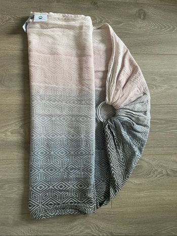 Portage sling ringsling de la marque Little Frog coloris linen Foggy Cube