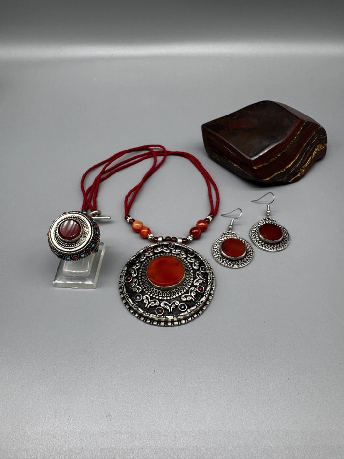 Collier, boucles d’oreilles, bague vintage en racine de corneille, collier afghan kochi