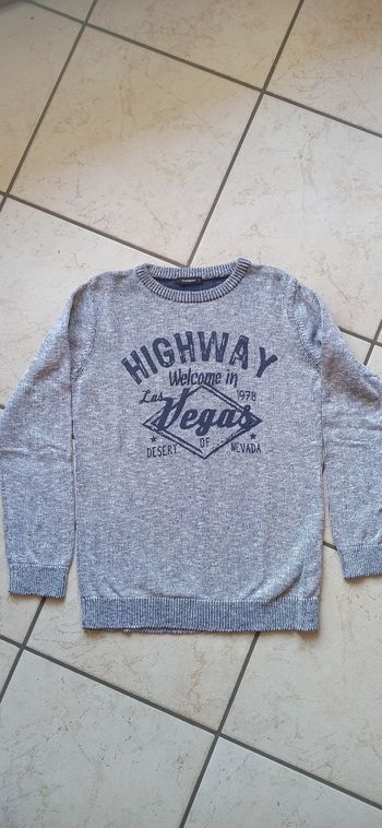 Pull taille 12 ans
