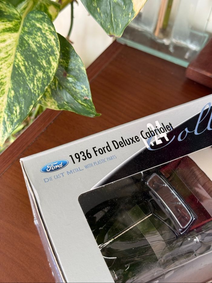 Welly - 1936 Ford Deluxe Cabriolet (1:24) - photo numéro 2
