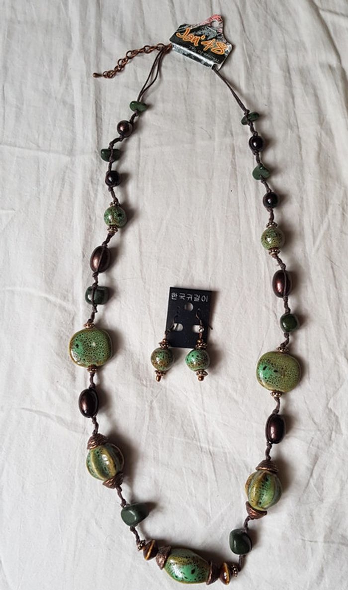 Ensemble collier et boucles d'oreilles