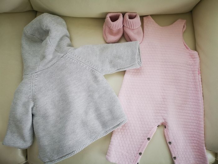 Ensemble manteaux, salopette et chaussons fille 6 mois - photo numéro 2