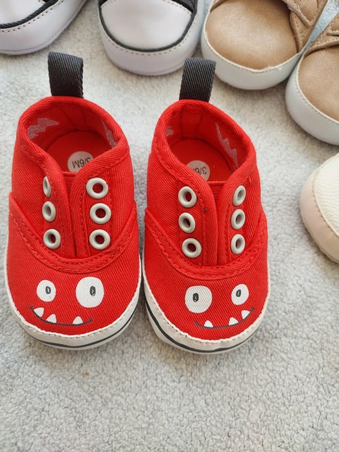Lot 4 paires de chaussures bébé 3-6 mois - photo numéro 2