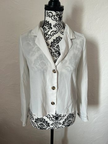 Très beau chemisier blanc cassé 🥰 taille 36 primark neuf