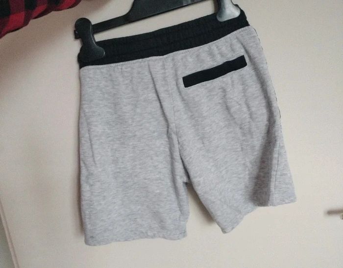 Short gris et noir - H&M - 8/9ans - 134cm - photo numéro 3