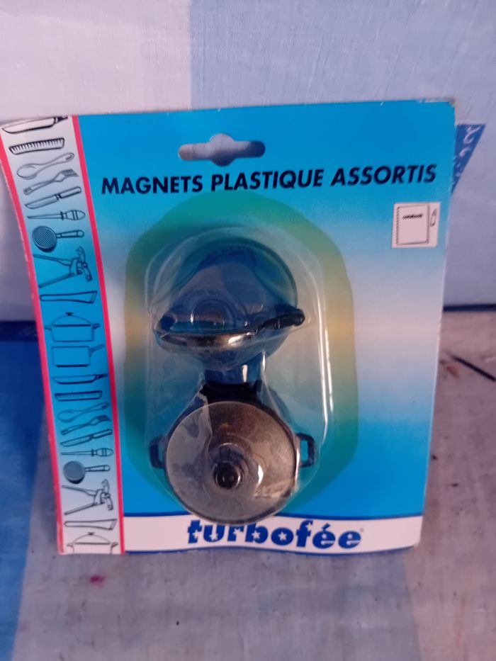 Lot 3 magnet plastique neuf - photo numéro 2
