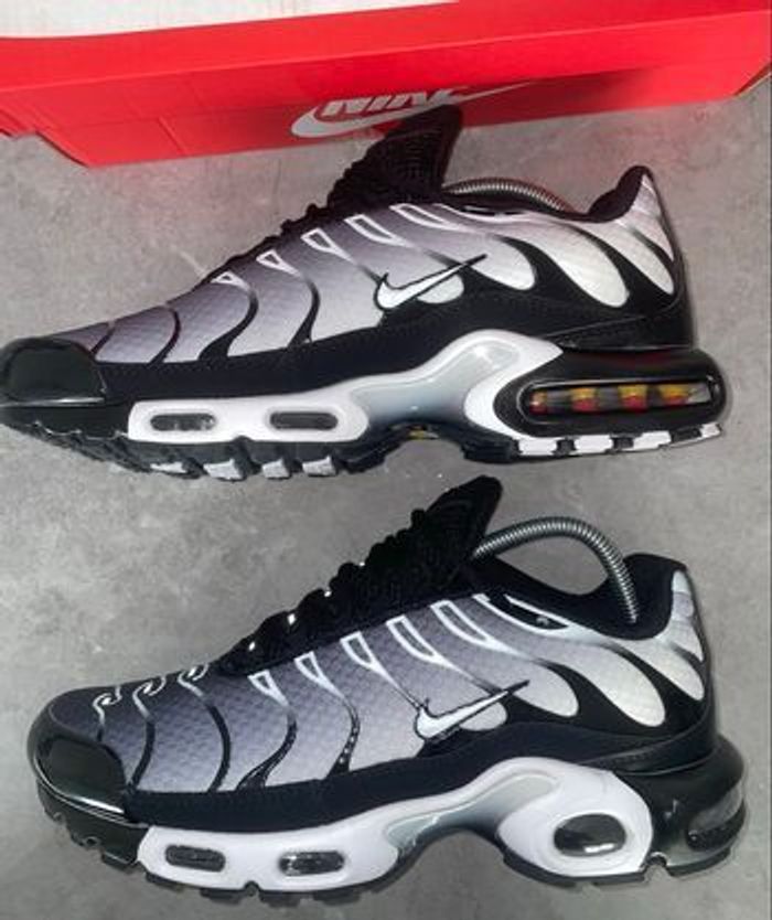 NIKE TN NOIR GRIS BLANC 40 - photo numéro 7