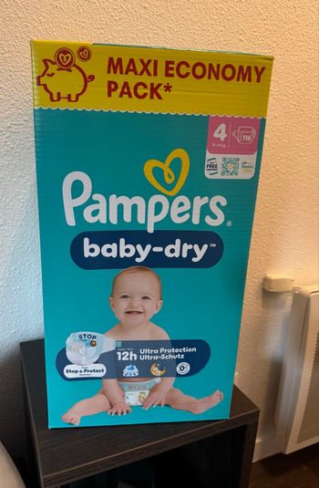 1 carton de couche Pampers T4/116 couches