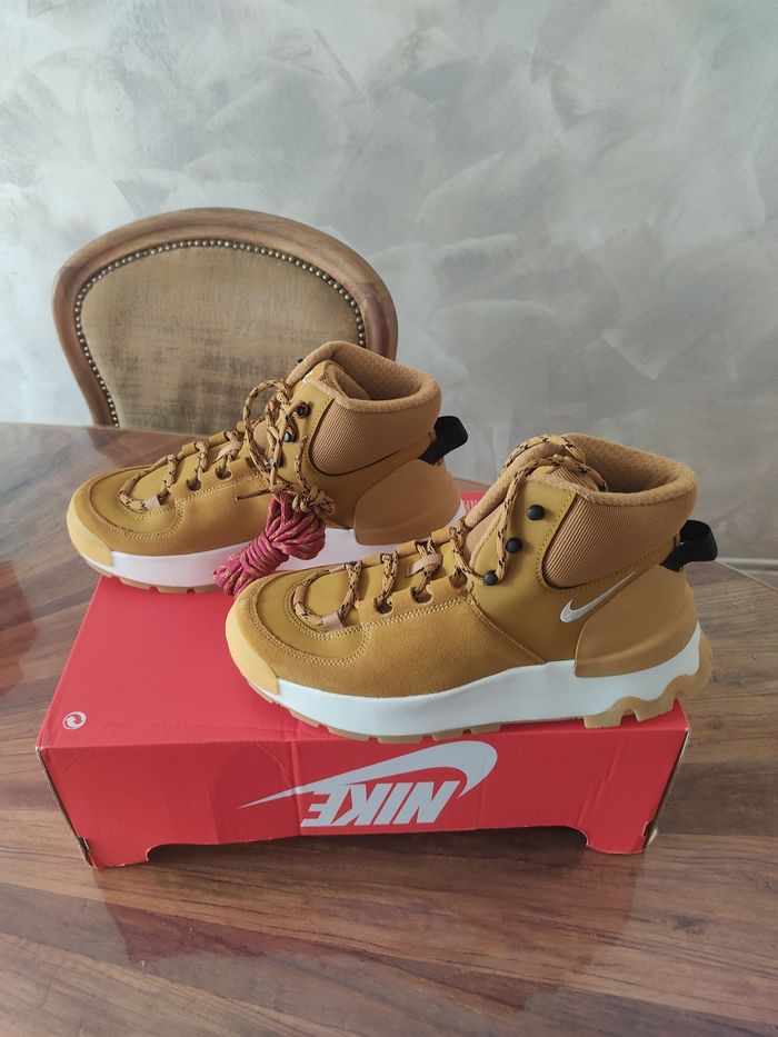 Chaussures Nike city classic boot T 39