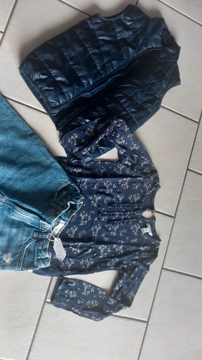 Lot de vêtements fille jean doudoune et tee shirt 6 ans fille tbe - photo numéro 4