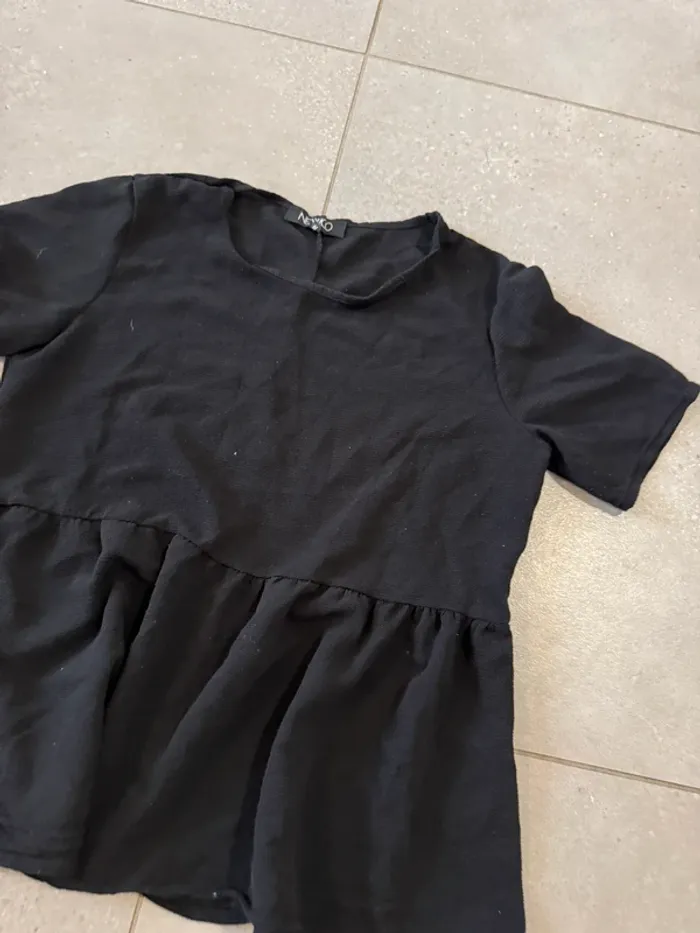 Haut noir Newco, taille M, très bon état - photo numéro 2