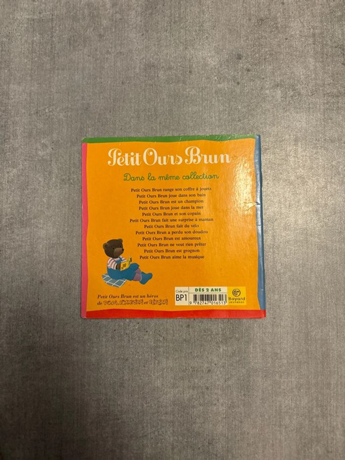 Livre Petit Ours Brun joue dans le bain - photo numéro 3