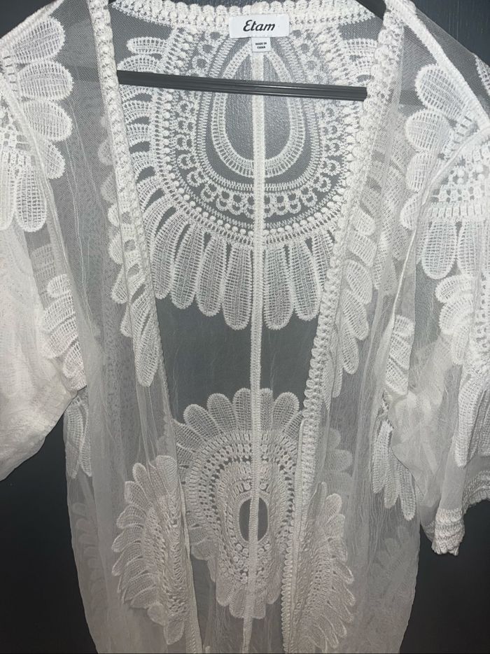 Magnifique gilet fin brodé - photo numéro 3