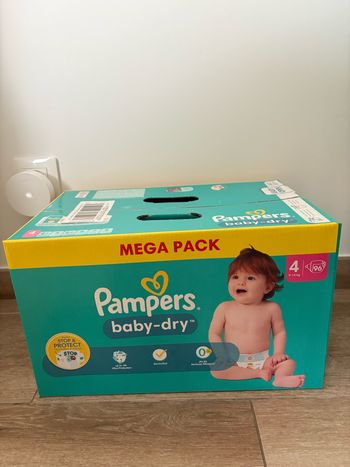 Couche Pampers baby dry taille 4 neuf
