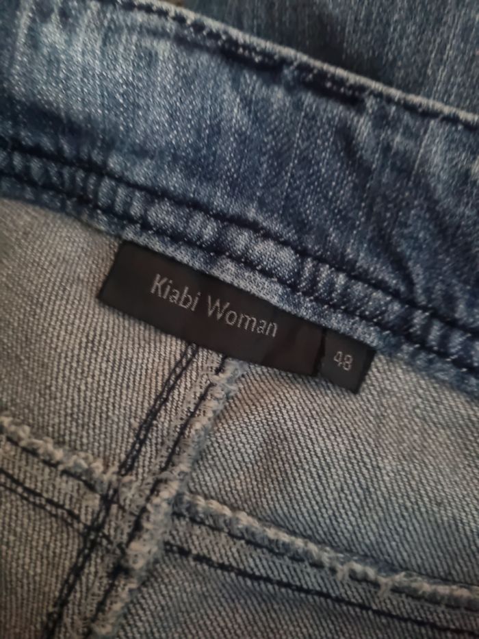 Jean avec fleurs brodée taille 48 Kiabi - photo numéro 4