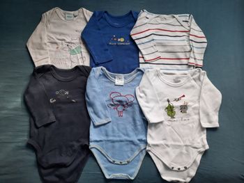 Lot 6 bodies bébé 6 mois