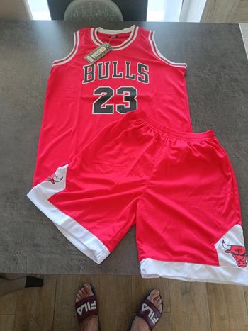 Tenue NBA Chicago Bulls Michael Jordan rouge. T.30