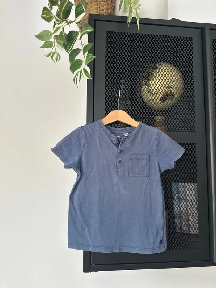 TEE shirt bleu 4 ans
