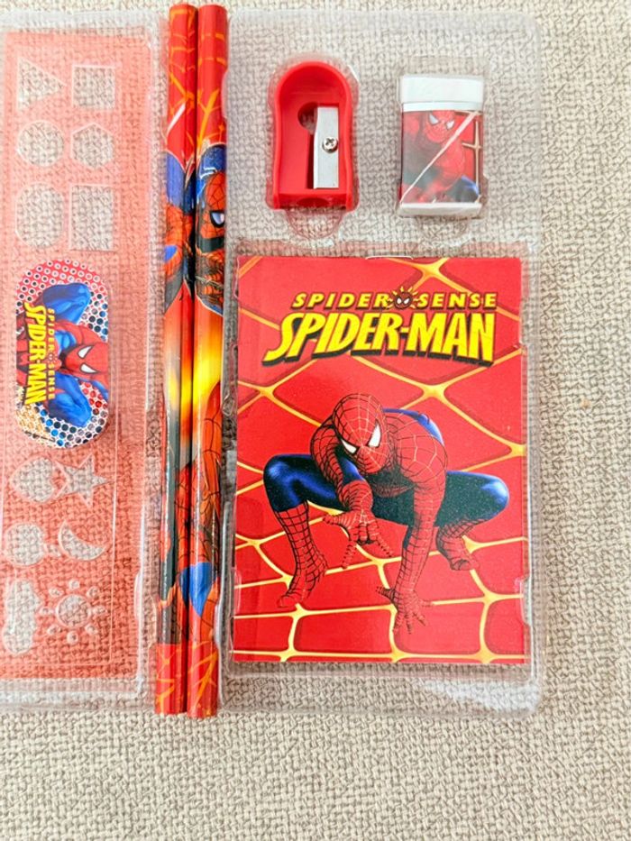 Kit complet Spider-Man pour la rentrée + porte clés - photo numéro 3