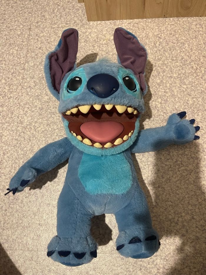 Stitch peluche marionnette interactive