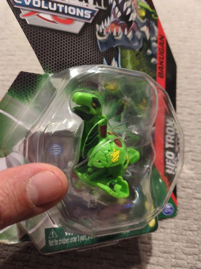 Figurine Bakugan évolutions néo trox - photo numéro 3