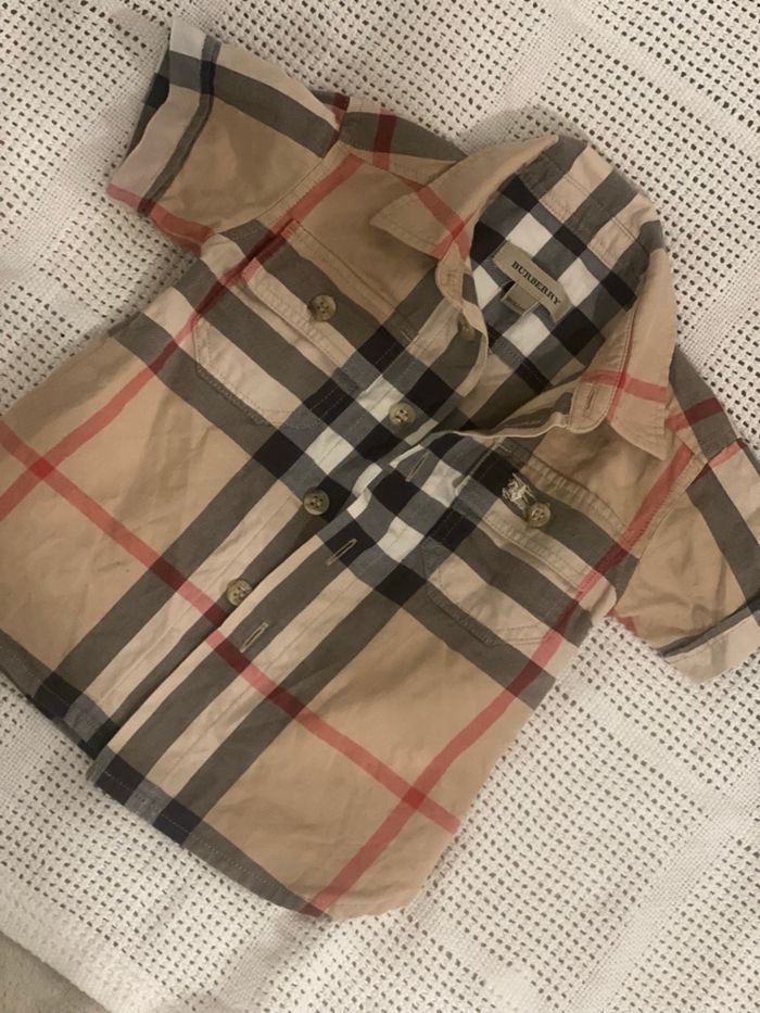 Chemise burberry avec pantalon tape à l’œil - photo numéro 6