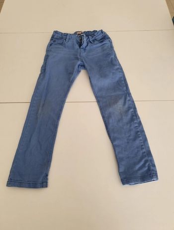 A donner dans un lot : pantalon en 5/6 ans