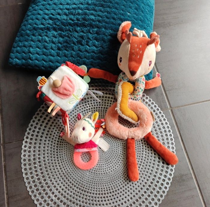 Lot jouet d'activité bébé biche lilliputiens