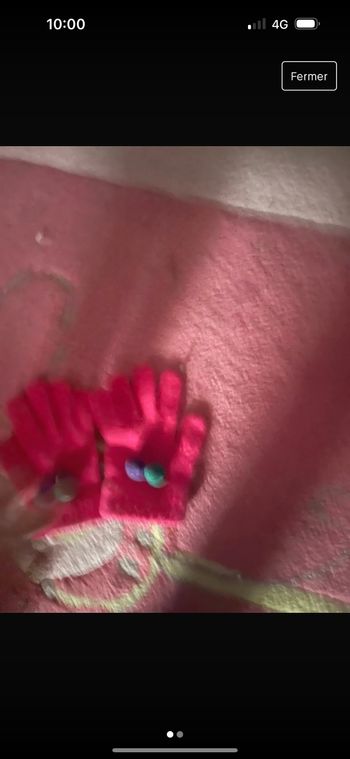 Paire de gants rose avec pompons