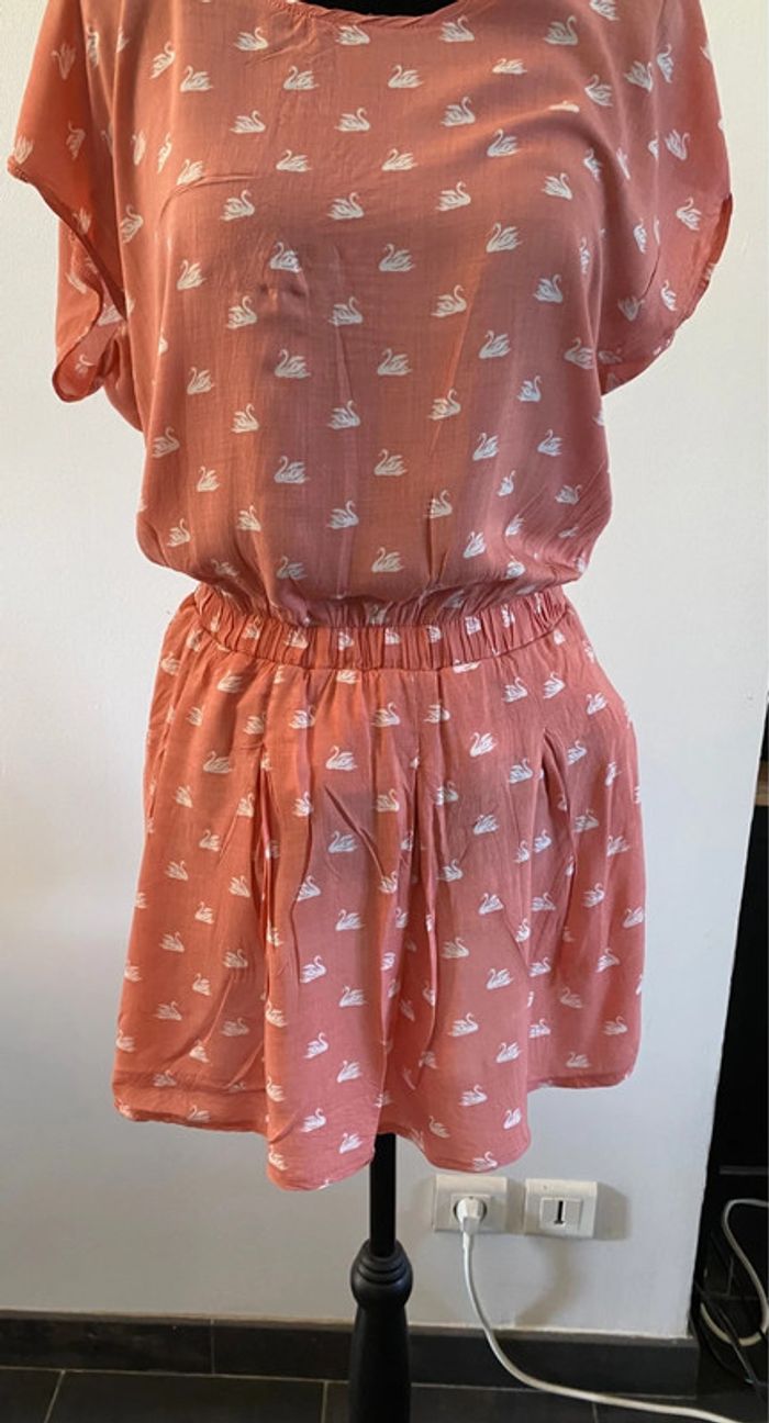 Robe d’été rose corail avec cygne et noeud dans le dos taille S - photo numéro 3