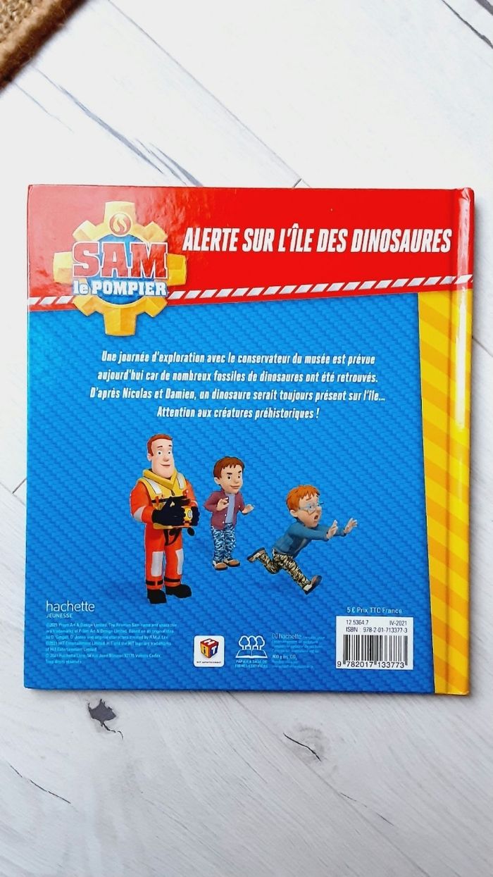 Livre Sam le pompier,  Alerte sur l'île des dinosaures - photo numéro 2