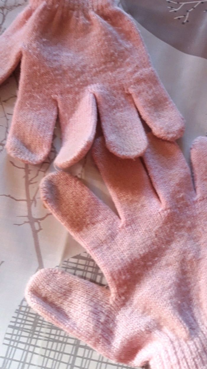 Gants hello kitty environ 2 ans - photo numéro 2