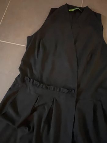 Robe noire,Multi saison et reporter en soirée en été ou en hiver avec un petit pull en dessous