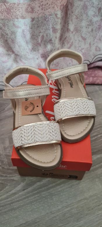 Sandales filles taille 27 neuves