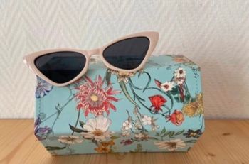 Paire de lunettes monture starlette - papillon couleur beige rosé Asos